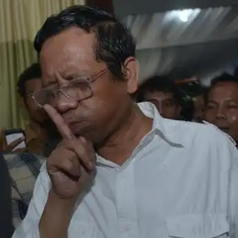 Berkemeja Putih, Mahfud MD Merapat ke Istana Negara, jadi Jaksa Agung?