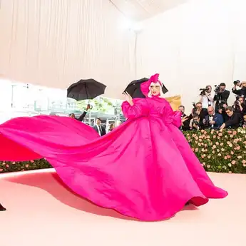 Terjatuh Saat Konser, Ini Kondisi Lady Gaga Setelah Pemeriksaan X-Ray