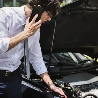 Jangan Panik! Ini 4 Pertolongan Pertama Saat Mobil Mogok di Jalanan