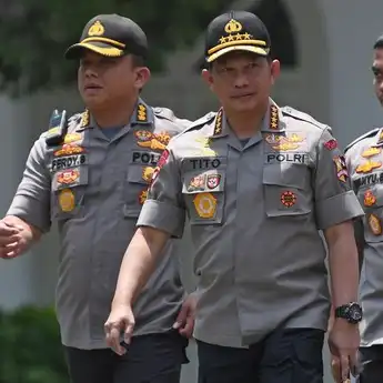 Turun ke Pengungsian, Tito Karvaian Sebut  Butuh Lebih Banyak Pasokan Alat Berat dan Penyedot Air