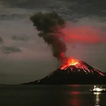 Anak Krakatau Kembali Erupsi, Ini  yang Harus Dilakukan Agar Tetap Aman