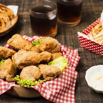 Lagi Diet Tapi Pengin Makan Fast Food? Ini Dia Cara Mengakalinya