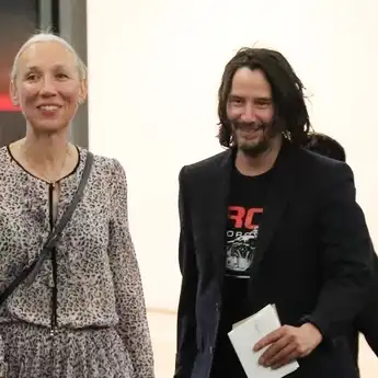 Siapakah Sosok Alexandra Grant yang telah Digandeng Keanu Reeves?