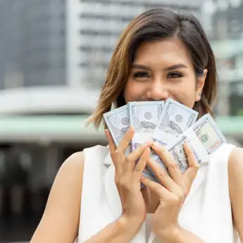 Wuhu! 5 Zodiak Ini Bakal Ketiban Rezeki Nomplok di Akhir Bulan