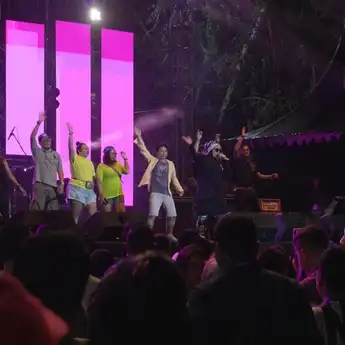Potret Reunion Sihir Penonton dengan Single Nanana di 90's Festival