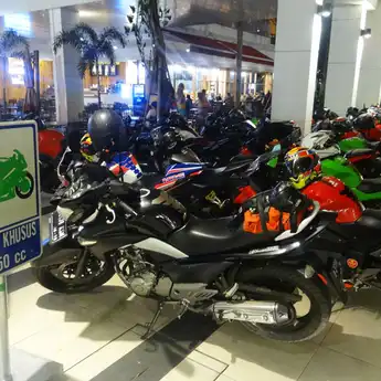 Heboh Diskriminasi Parkir Motor, Pemilik Moge Perlu Perhatikan Hal Ini