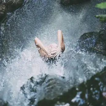Hukum Mandi dan Berenang di Siang Hari Saat Puasa di Bulan Ramadan