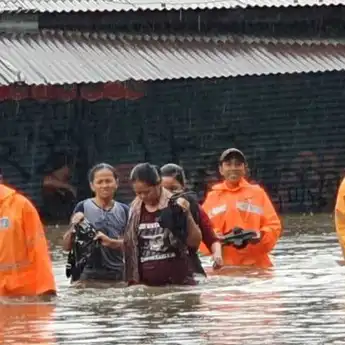 Waspada! Berbagai Penyakit Timbul Akibat Banjir, dari Tetanus hingga Ginjal