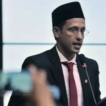 Nadiem Makarim Alokasikan 50 Persen Dana BOS untuk Guru Honorer?