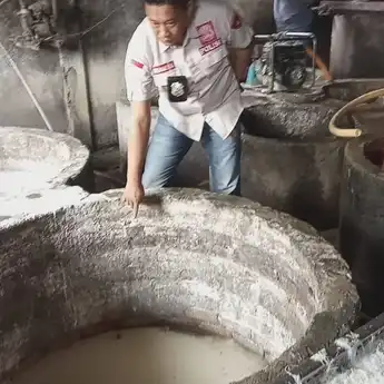 Aparat Temukan Pabrik Mi Sohun Bercampur Kecoa dan Kaporit di Sumsel