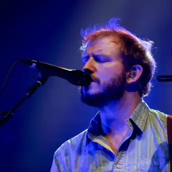 Lirik Lagu dan Chord Gitar 'Skinny Love' - Bon Iver, Come on skinny love just last the year