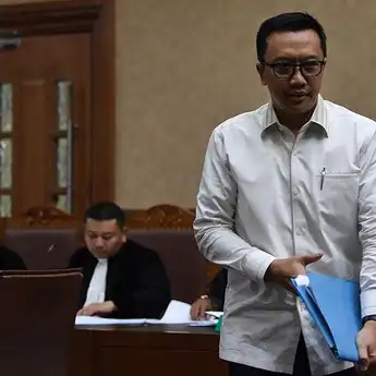 Imam Nahrawi Membantah Bawa Ponsel dan Update WA di Dalam Rutan