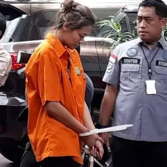 Bintang Film Nanie Darham Diciduk Karena Mengedarkan Narkoba 
