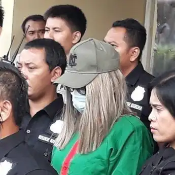 Polisi: Lucinta Luna adalah Seorang Perempuan yang Sah Secara Hukum
