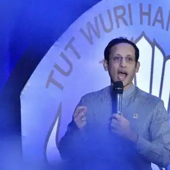 Tegas! Nadiem Makarim Bantah Adanya Penghapusan Guru Honorer