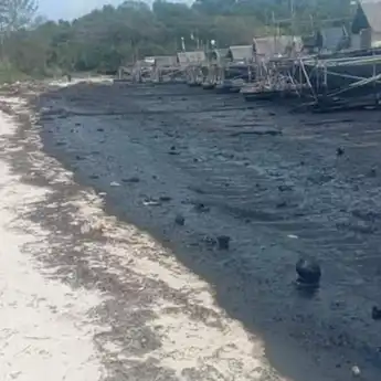 Laut Di Bintan Kepri, Berubah Warna Menjadi Hitam Karena Hal Ini