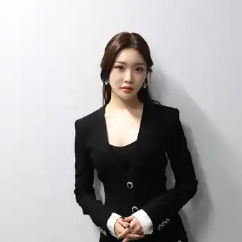 Chungha Mengarantina Dirinya Setelah Stafnya Positif Virus Corona