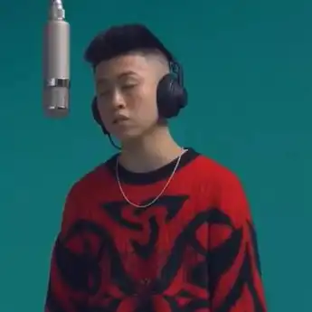 Jadi Sountrack Film 'The Invisible Man', Ini Lirik Lagu 'Kids' Milik Rich Brian