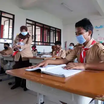 Dekan FK UI: Percuma Sekolah Diliburkan Jika Orang Tua Masih Bekerja
