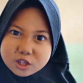 Lirik dan Terjemahan Lagu 'Culametan Met Met' by Risa, Kalau Ada Makanan di Meja