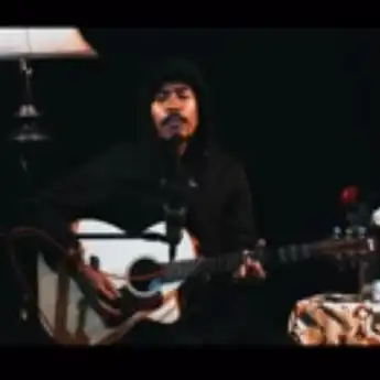 Lirik & Chord Gitar Lagu 'Cinta Itu Adalah' Dipopulerkan Ikhsan Skuter
