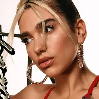 Lagu Terbaru Dua Lipa 'Boys Will Be Boys' Ceritakan Masalah Pelecehan Seksual yang Dialami para Perempuan