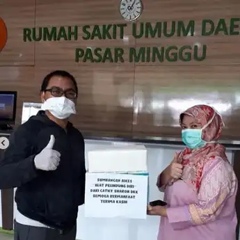 Peduli Covid-19, Maia Estianty Support Tim Medis Dengan Bagikan APD
