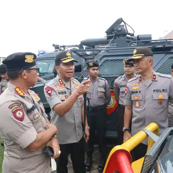 Cegah Penyebaran Covid-19, Polda Kalbar Lakukan Penyemprotan Disinfektan Rutin