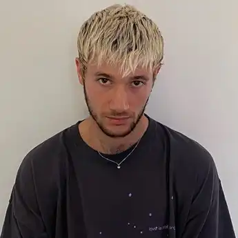 Lirik Lagu &lsquo;Deep end&rsquo; Milik Jeremy Zucker, Lengkap dengan Terjemahan