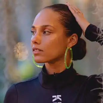 Chord dan Lirik Lagu 'Girl on Fire' Milik Alicia Keys,  This girl is on fire!