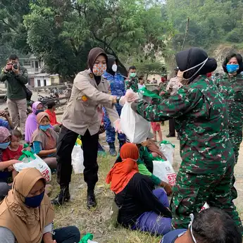 Bantu Masyarakat Rentan Lawan Covid-19, Srikandi DI Yogyakarta Gelar Bakti Sosial