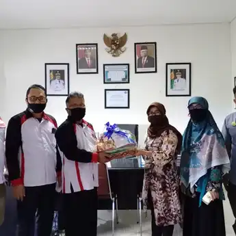 Sebagai Garda Terdepan, IMA Kalsel Berikan Asupan Gizi bagi 'Pejuang Corona'