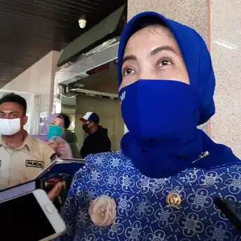 Pakai Uang Pribadi, Legislator DPR RI Sumbang APD untuk Rumah Sakit