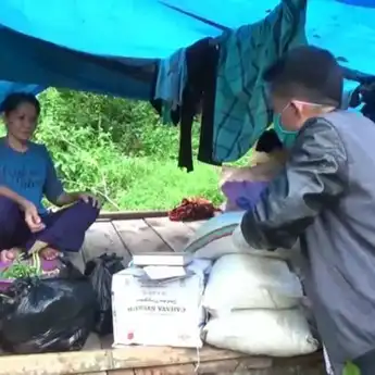 Prihatin! Ditolak Warga Karena Takut Covid-19, Keluarga Ini Karantina Mandiri di Hutan