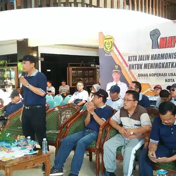 #MayDay di Tengah Wabah Covid-19, FSPMI Kalsel Pilih Bagikan Sembako 