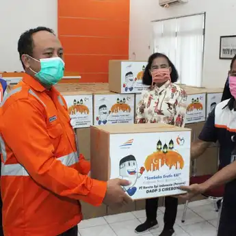 KAI Daop 3 Cirebon Berikan 700 Paket Sembako Gratis Selama Ramadan