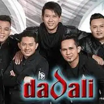 Lirik Lagu 'Setengah Hatimu' Yang Dipopulerkan Oleh Dadali Band