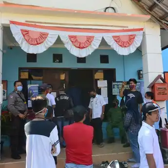 Tidak Terima Bantuan, Puluhan Warga Serbu Kantor Kelurahan   