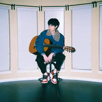 Lirik Lagu dan Chord/Kunci Gitar 'Blue' Milik Penyanyi Keshi