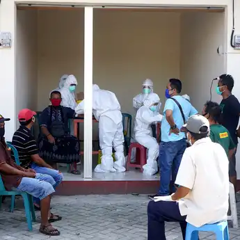 Pemkot Surabaya Lakukan Rapid Test pada  Pedagang Pasar Simo dan Simo Gunung 
