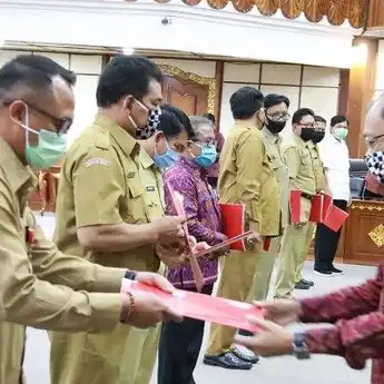 9 Sekolah SD dan SMP Swasta di Tabanan mendapatkan Bantuan Pendidikan
