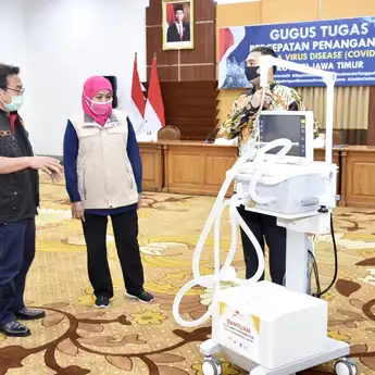 Penanganan Covid-19, Gubernur Khofifah Serahkan 40 Ventilator & CPAP ke 20 RS Rujukan Jatim