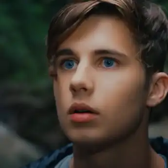 Heboh di TikTok, Ini Lirik Lagu 'Please Don't Go' - Joel Adams