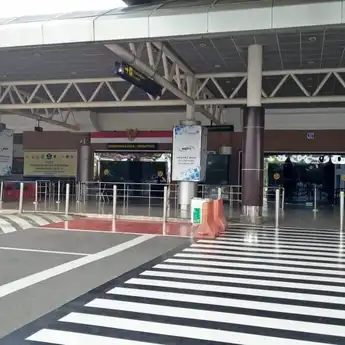Aktivitas Penerbangan Turun Drastis, Bandara SMB II Tampak Sepi