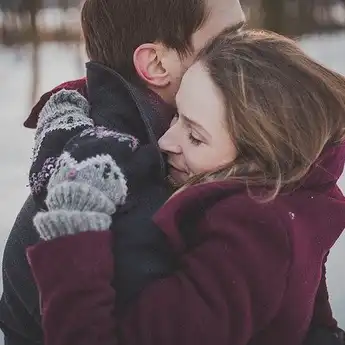 6 Zodiak yang Bersikap Cuek Padahal Sayang Banget Sama Pasangannya