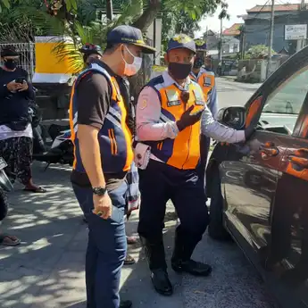 PKM Di Desa Pemogan Denpasar, Masyarakat Tak Gunakan Masker Disuruh Balik Arah