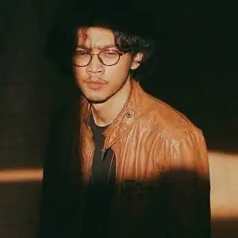 Lirik Lagu dan Terjemahan 'I Love You But I'm Letting Go' by Pamungkas