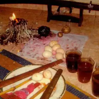 Kisah Gina Diguna-guna Sahabat dengan Foto, Tiap Hari Badan Bau Busuk