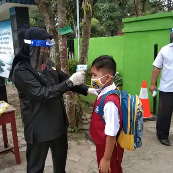 Murid dan Guru di Kabupaten Muba Pakai Masker, Ventilasi Kelas Terbuka