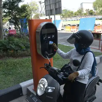  Terminal Intermoda Surabaya Mulai Berlakukan Uang Elektronik